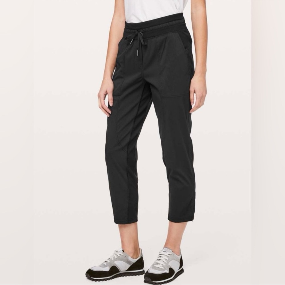Lululemon dance studio crop 25”
